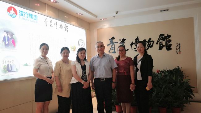 北大，清华，人大等高校总裁班特聘讲师、战略规划与绩效运营专家李伟旗教授莅临参观青瓷博物馆